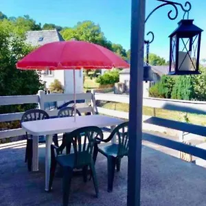 Dans Un Village En Auvergne Sancy Égliseneuve-dʼEntraigues